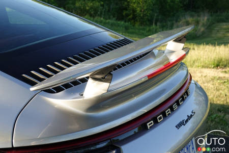 Porsche 911 Turbo S 2021, aileron arrière élevé